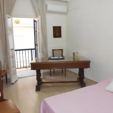 Elena's Old Corfu Town Апартаменты *